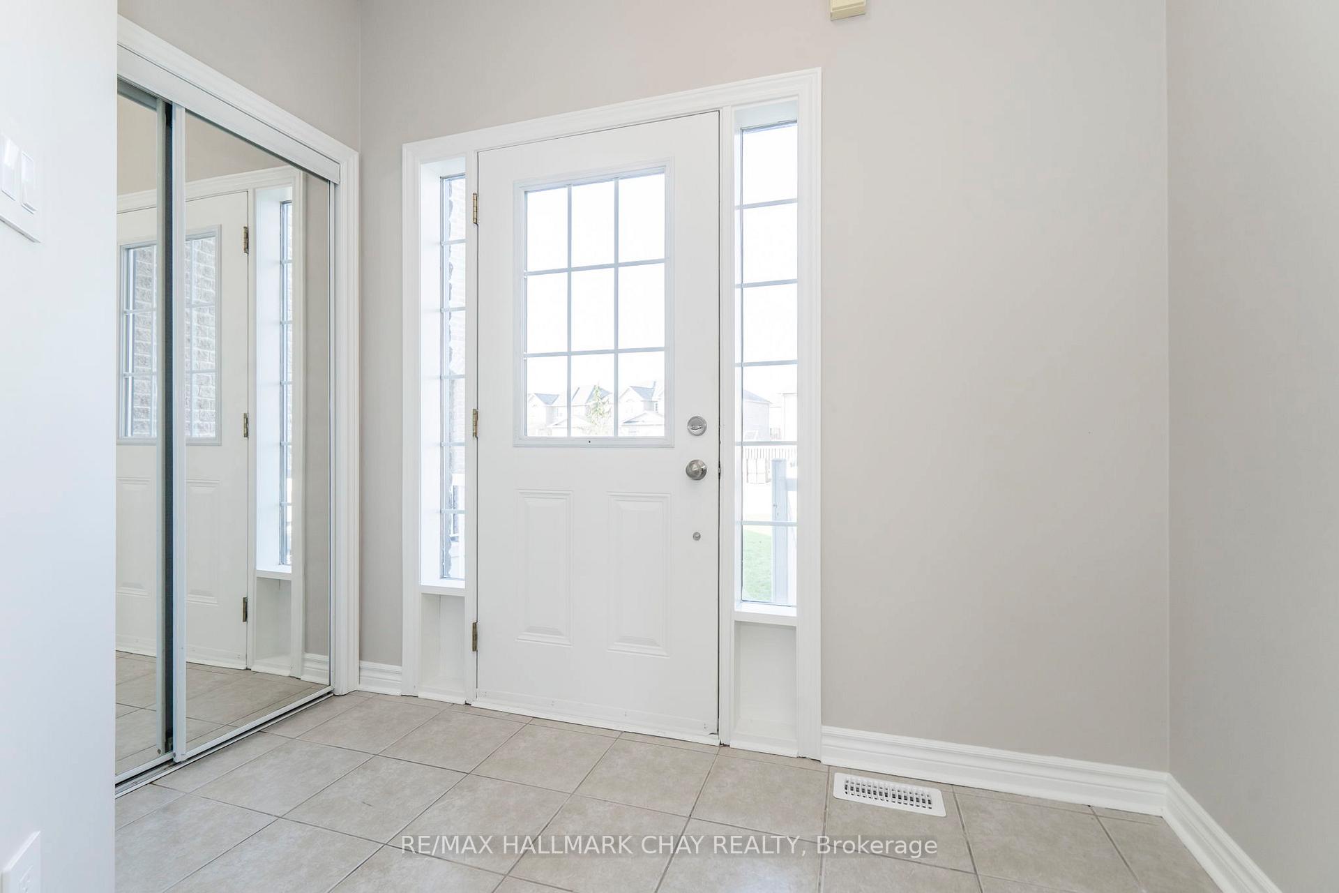 Photo 2 of 22 Arch Brown Court, Barrie, East Bayfield — HOMEH