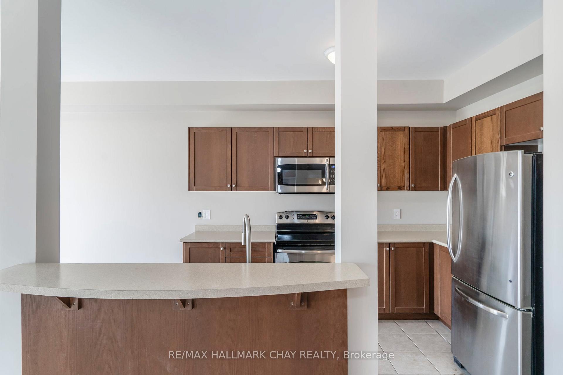 Photo 4 of 22 Arch Brown Court, Barrie, East Bayfield — HOMEH