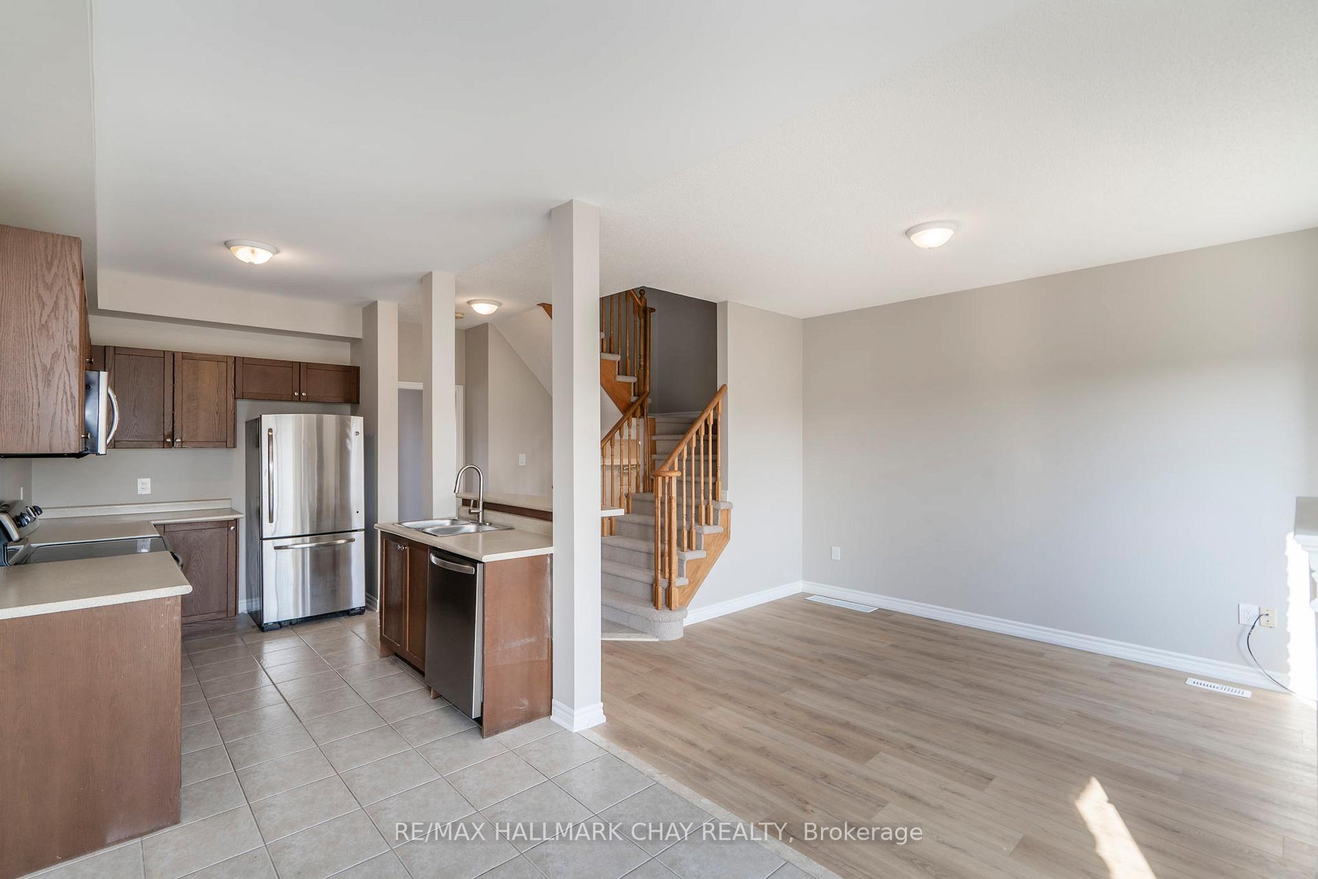 Photo 10 of 22 Arch Brown Court, Barrie, East Bayfield — HOMEH
