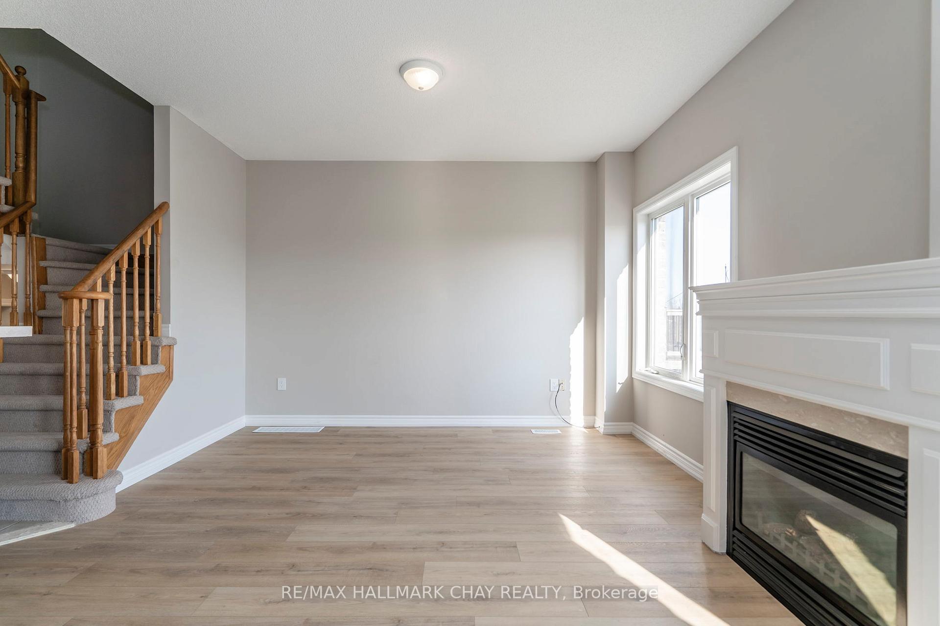 Photo 12 of 22 Arch Brown Court, Barrie, East Bayfield — HOMEH