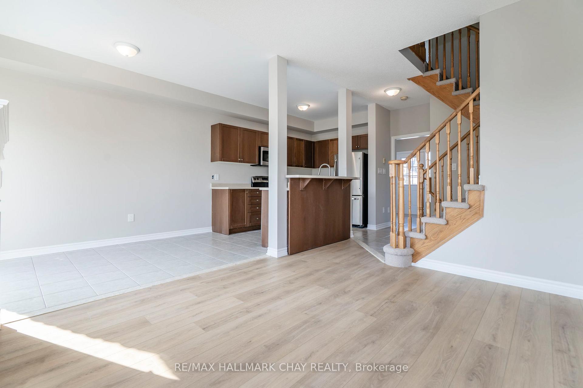 Photo 14 of 22 Arch Brown Court, Barrie, East Bayfield — HOMEH