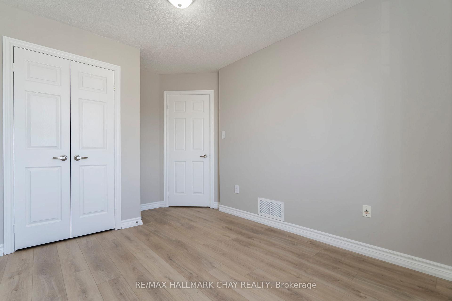 Photo 25 of 22 Arch Brown Court, Barrie, East Bayfield — HOMEH