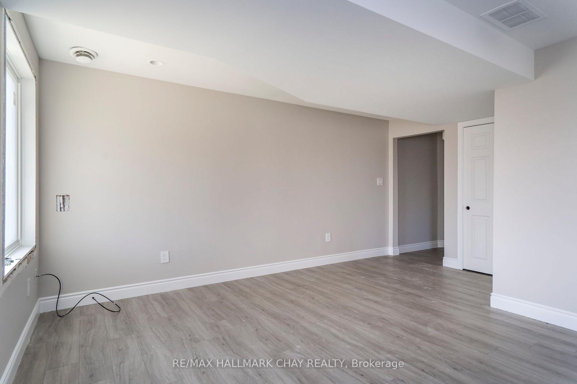 Photo 32 of 22 Arch Brown Court, Barrie, East Bayfield — HOMEH