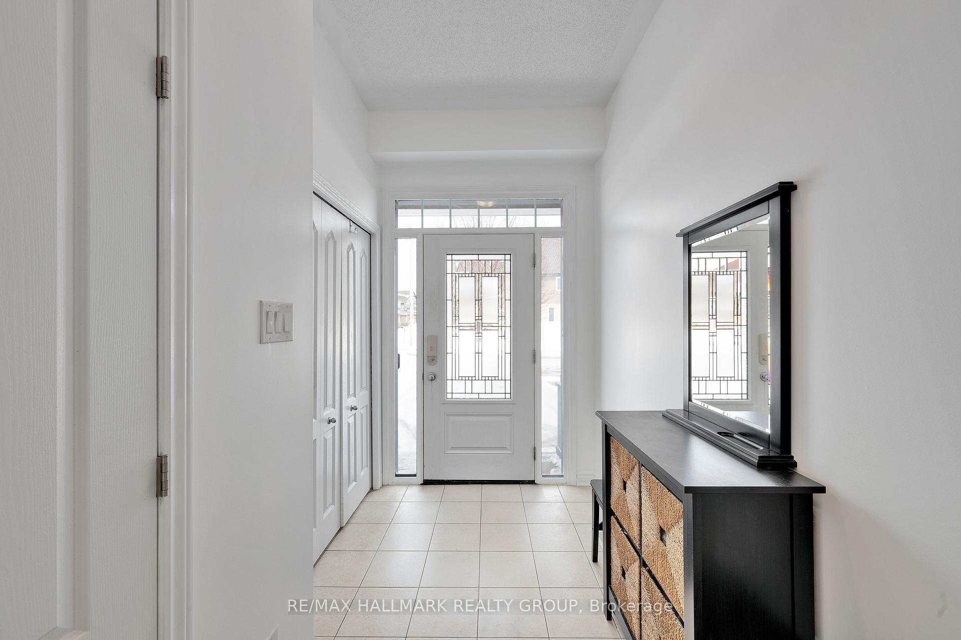Photo 4 of 1111 Cobble Hill Drive S, Ottawa, Barrhaven - Cedargrove/Fraserdale — HOMEH