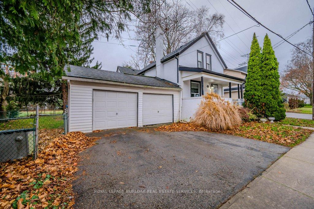 Photo 2 of 574 Clark Avenue, Burlington, Brant — HOMEH