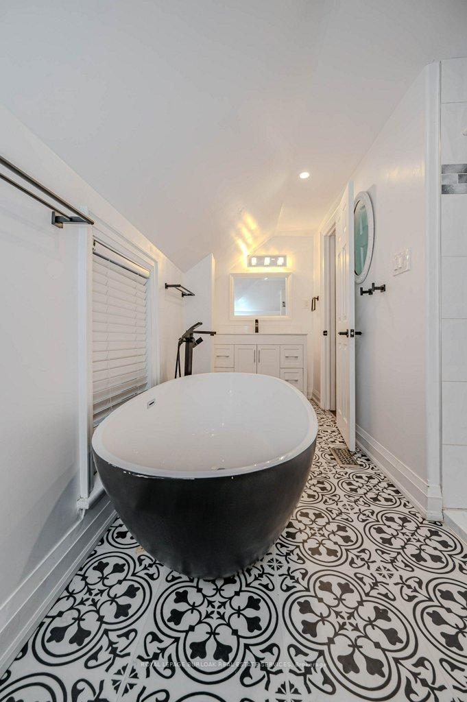 Photo 33 of 574 Clark Avenue, Burlington, Brant — HOMEH