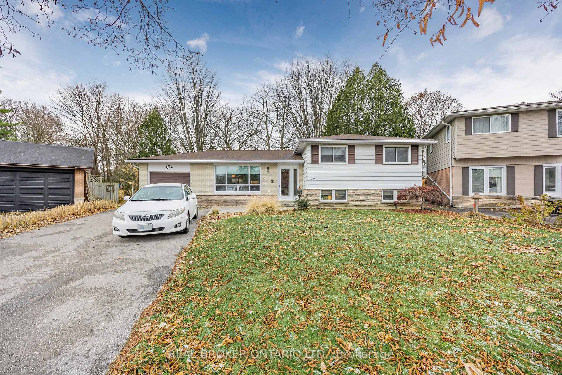 Photo 2 of 12 Curtiss Court, Barrie, Grove East — HOMEH