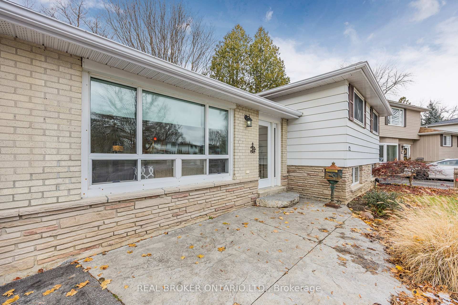 Photo 5 of 12 Curtiss Court, Barrie, Grove East — HOMEH
