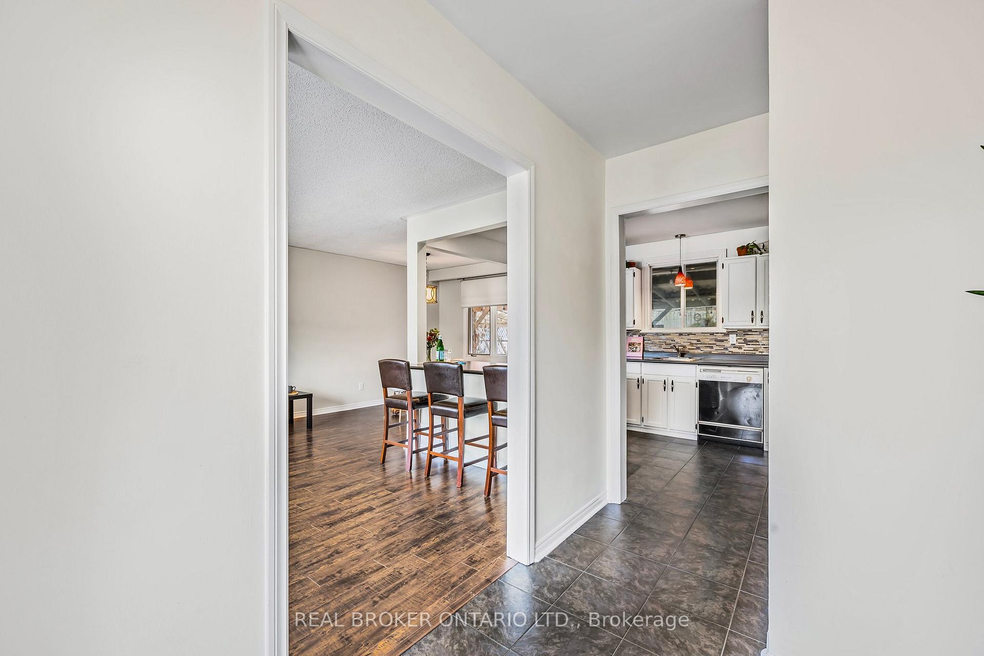 Photo 6 of 12 Curtiss Court, Barrie, Grove East — HOMEH