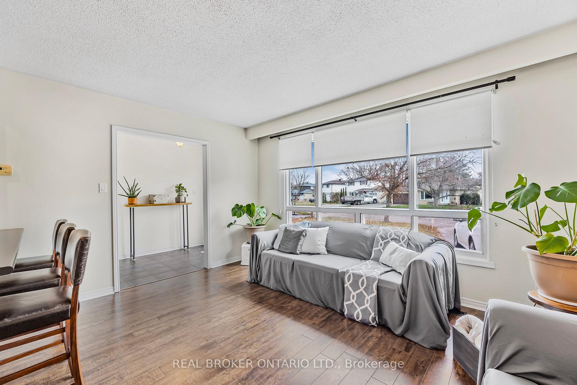 Photo 8 of 12 Curtiss Court, Barrie, Grove East — HOMEH