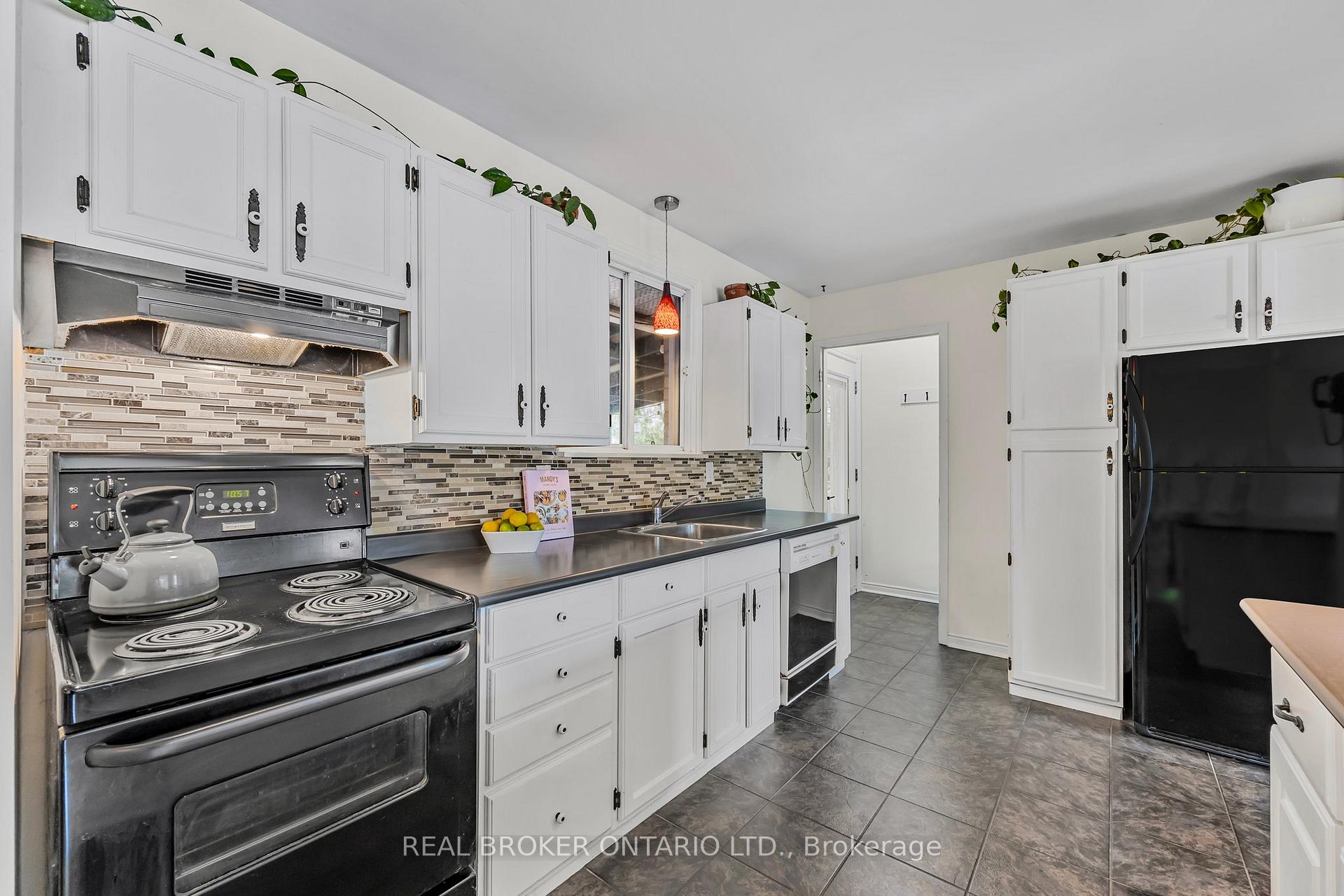 Photo 15 of 12 Curtiss Court, Barrie, Grove East — HOMEH