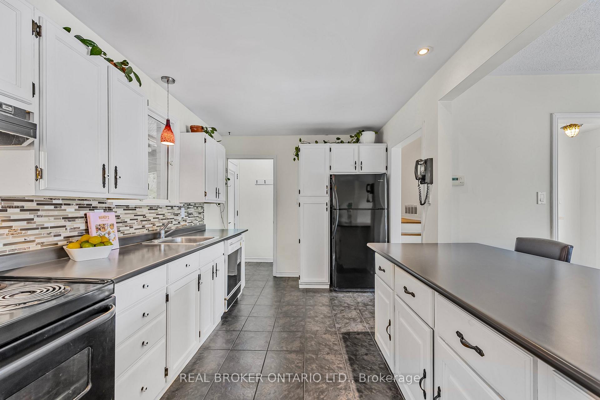 Photo 16 of 12 Curtiss Court, Barrie, Grove East — HOMEH