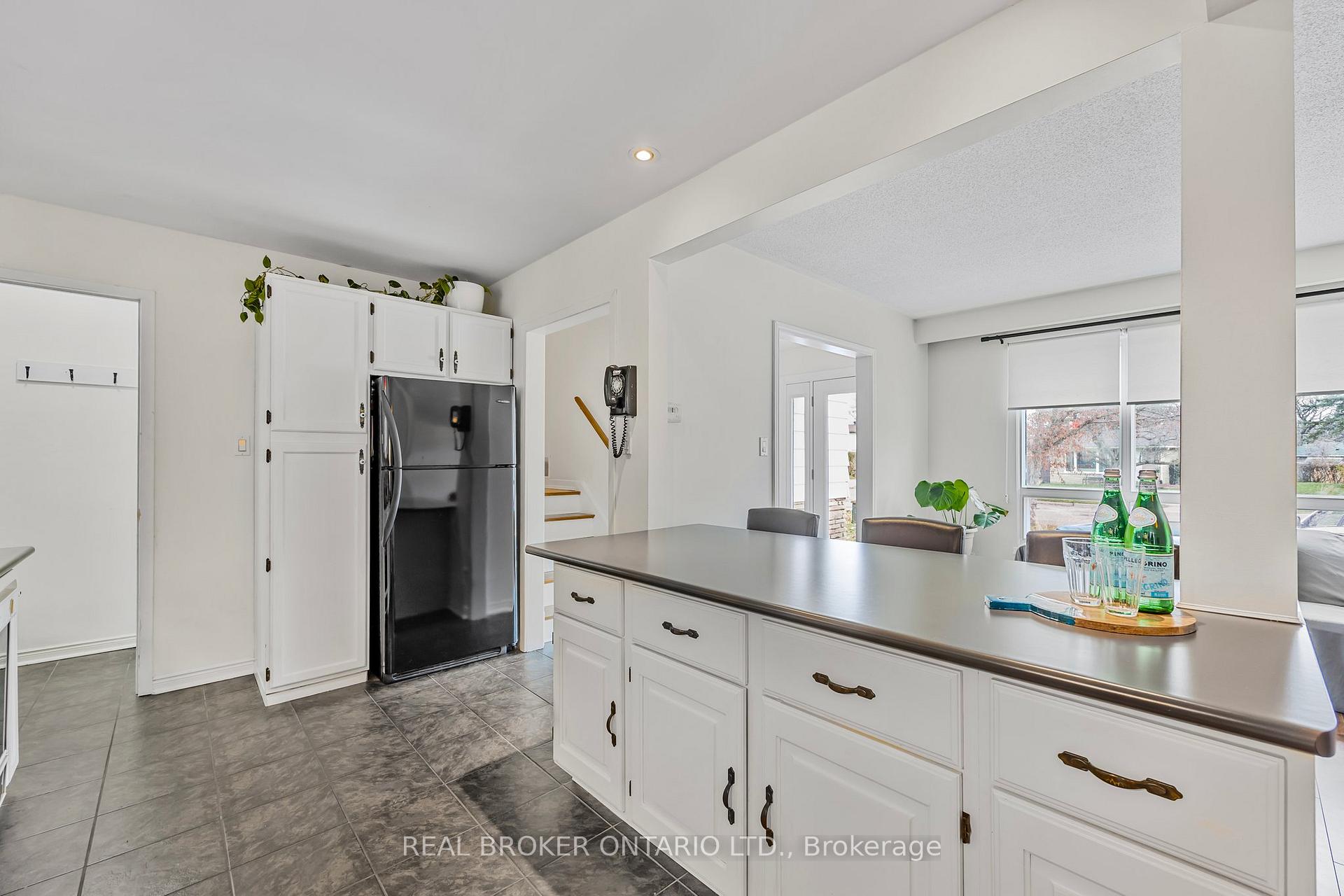 Photo 17 of 12 Curtiss Court, Barrie, Grove East — HOMEH