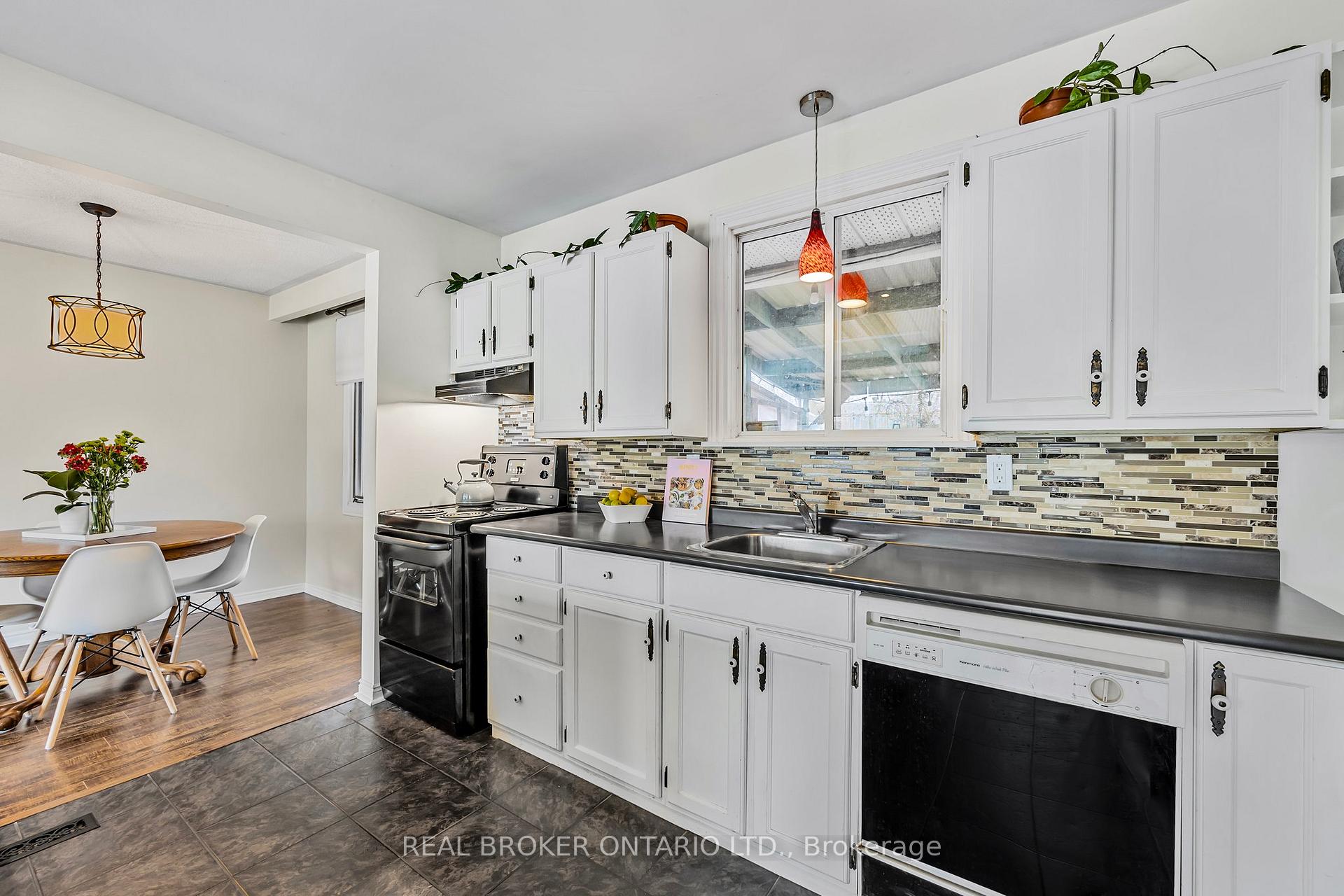 Photo 18 of 12 Curtiss Court, Barrie, Grove East — HOMEH