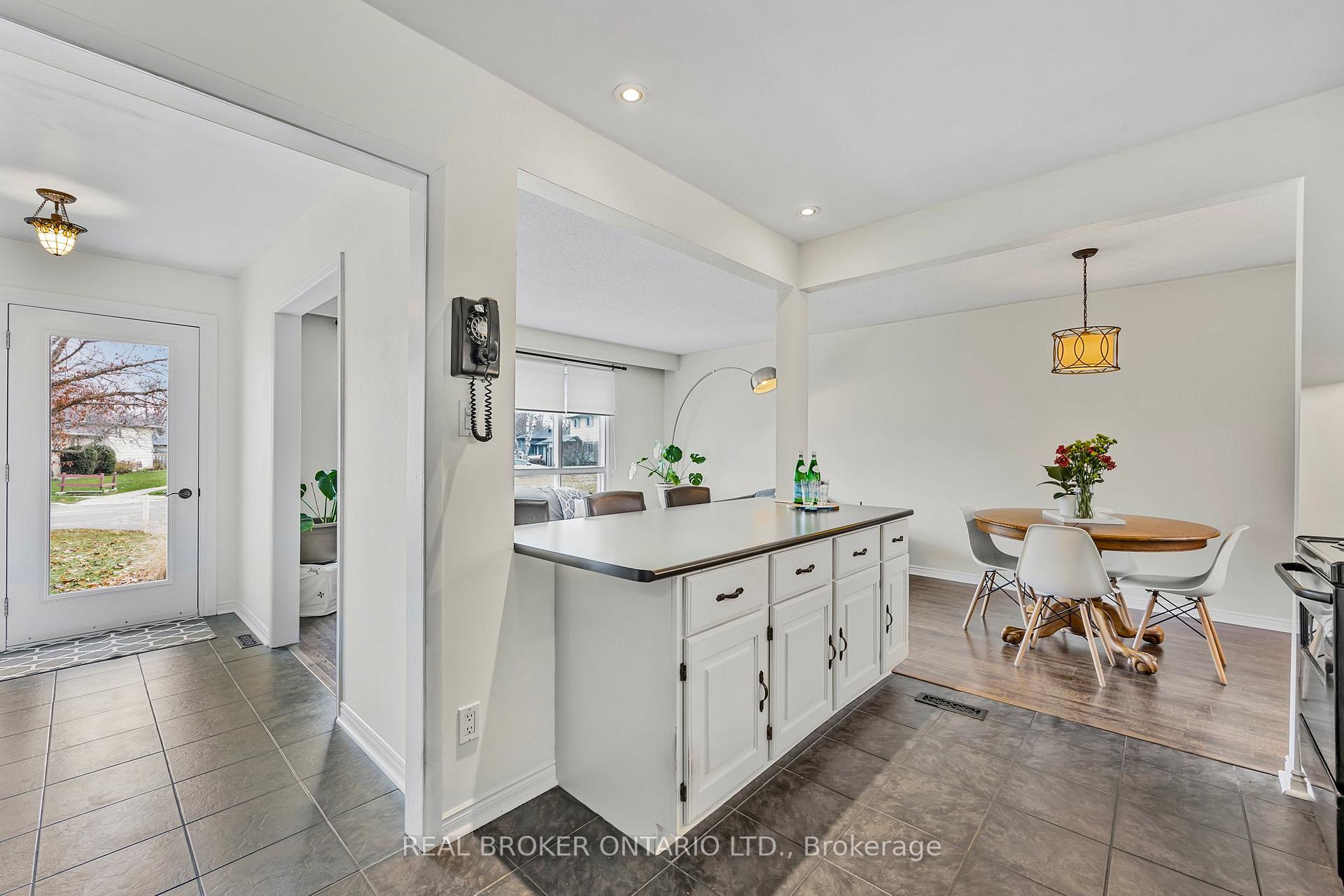 Photo 19 of 12 Curtiss Court, Barrie, Grove East — HOMEH