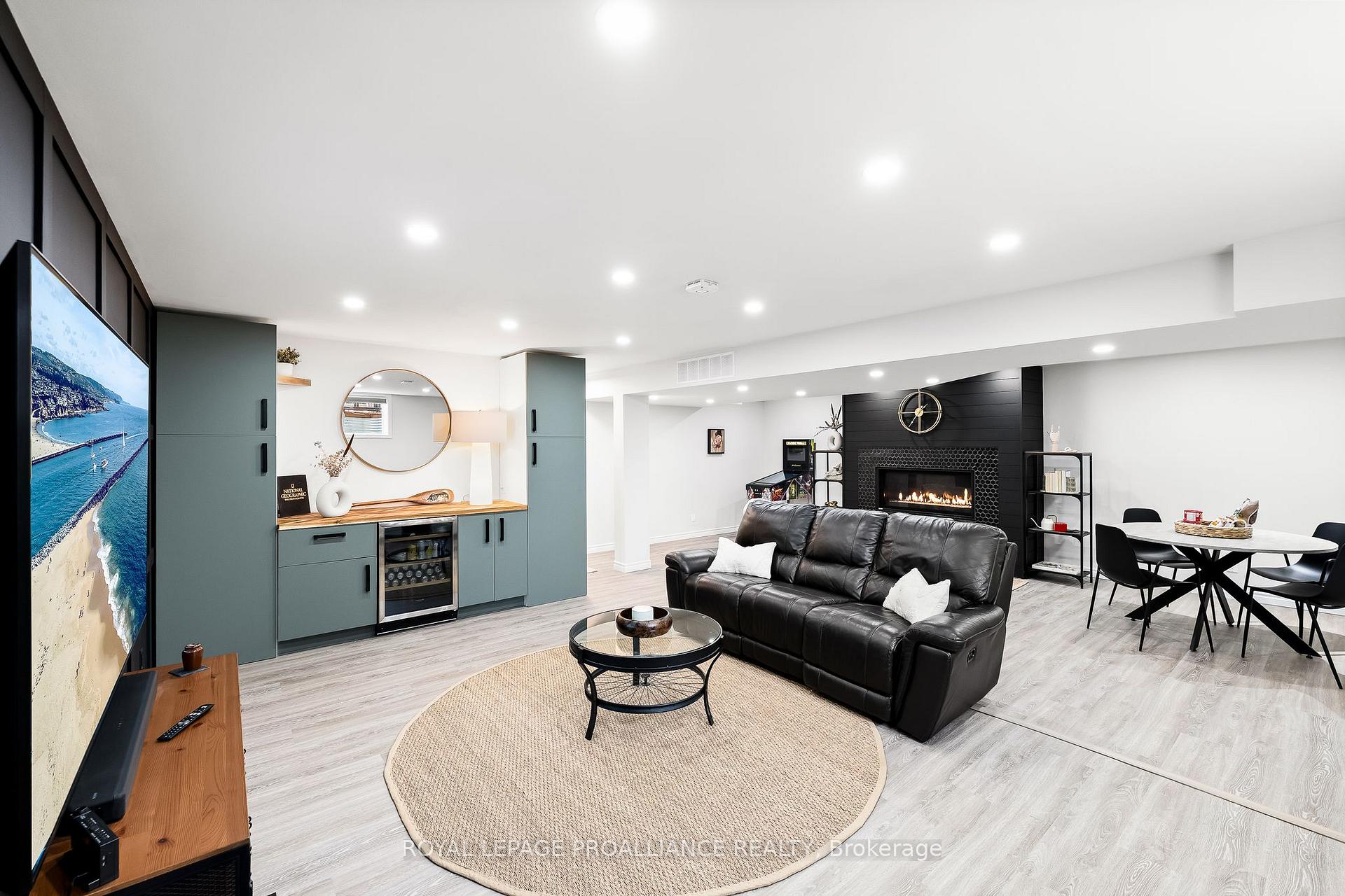 Photo 32 of 74 Deacon Place, Belleville, Belleville Ward — HOMEH