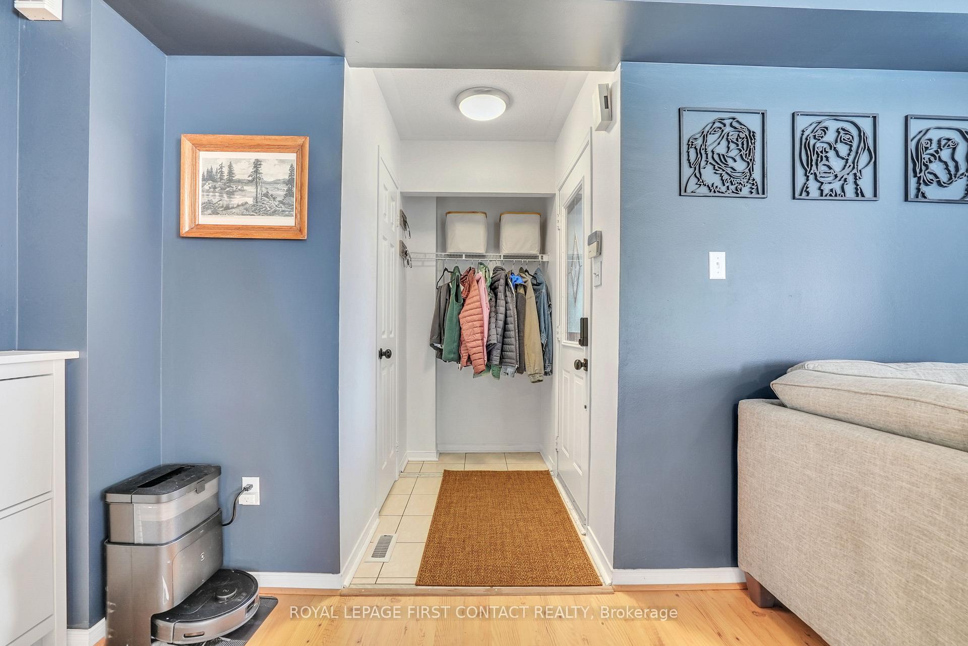 Photo 3 of 26 Drake Drive, Barrie, Painswick South — HOMEH