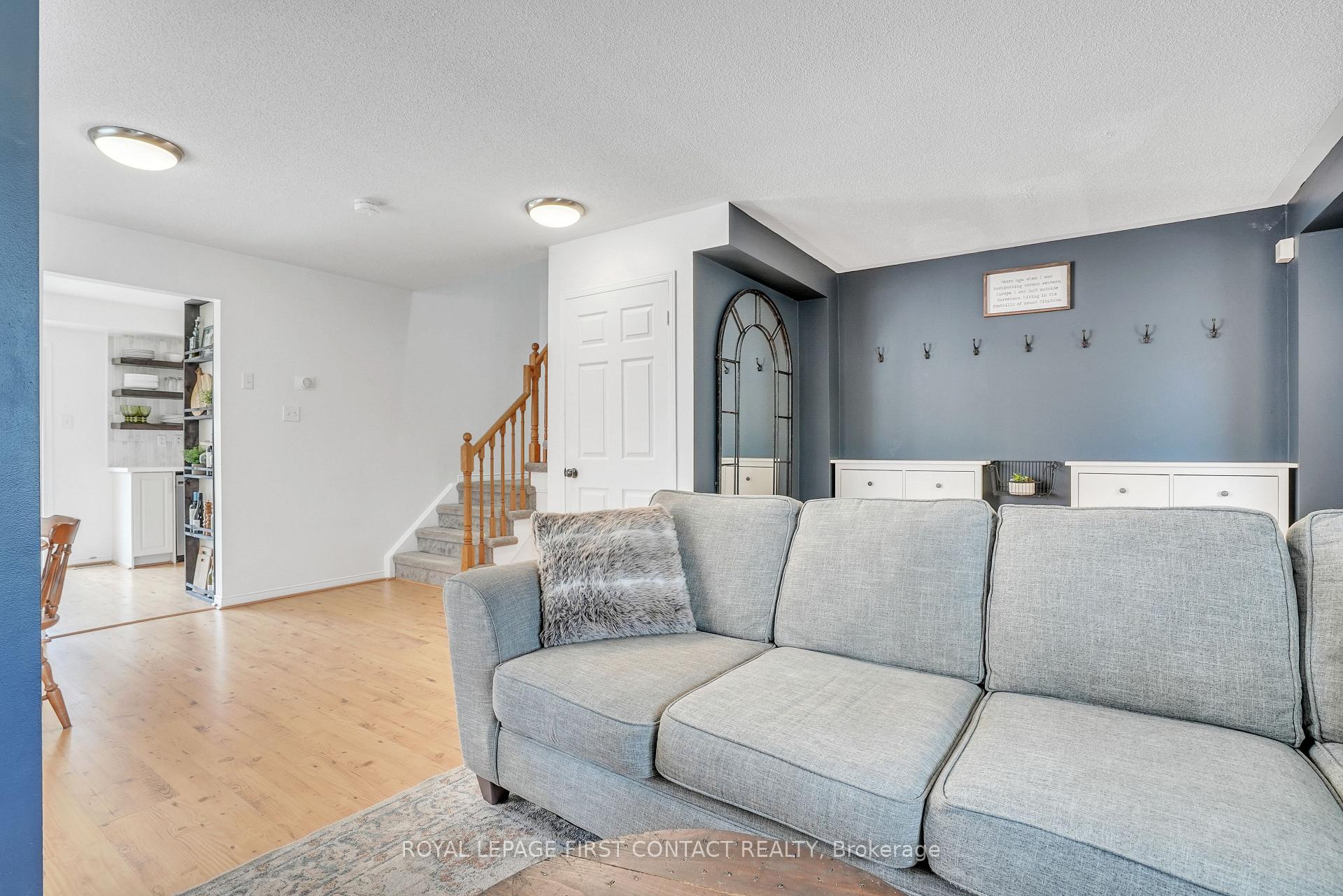 Photo 8 of 26 Drake Drive, Barrie, Painswick South — HOMEH