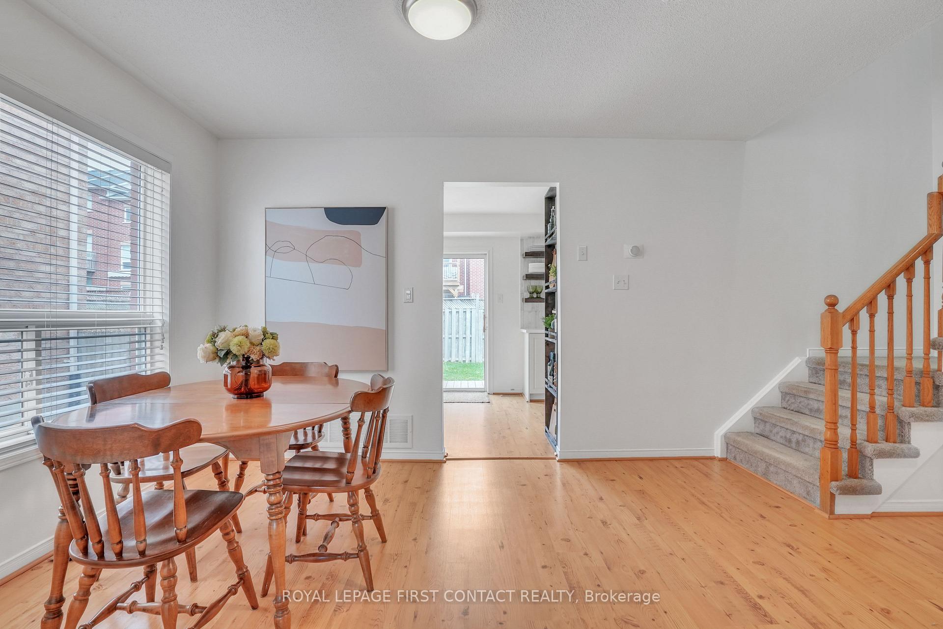 Photo 9 of 26 Drake Drive, Barrie, Painswick South — HOMEH