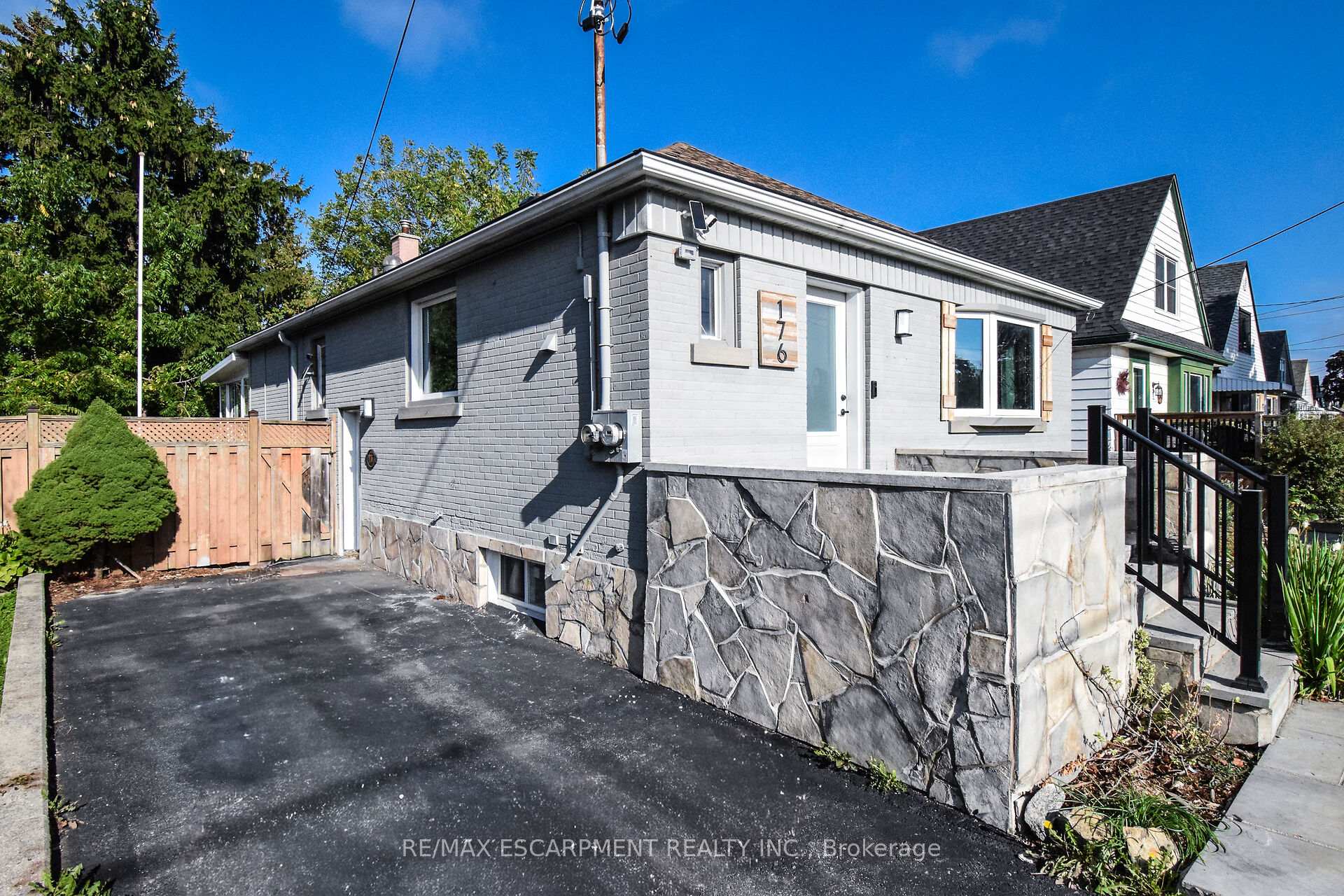 Photo 3 of 176 East 43RD Street, Hamilton, Sunninghill — HOMEH