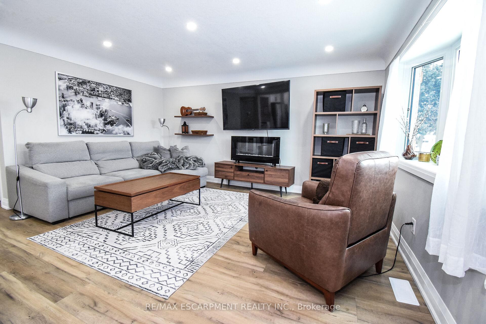 Photo 5 of 176 East 43RD Street, Hamilton, Sunninghill — HOMEH