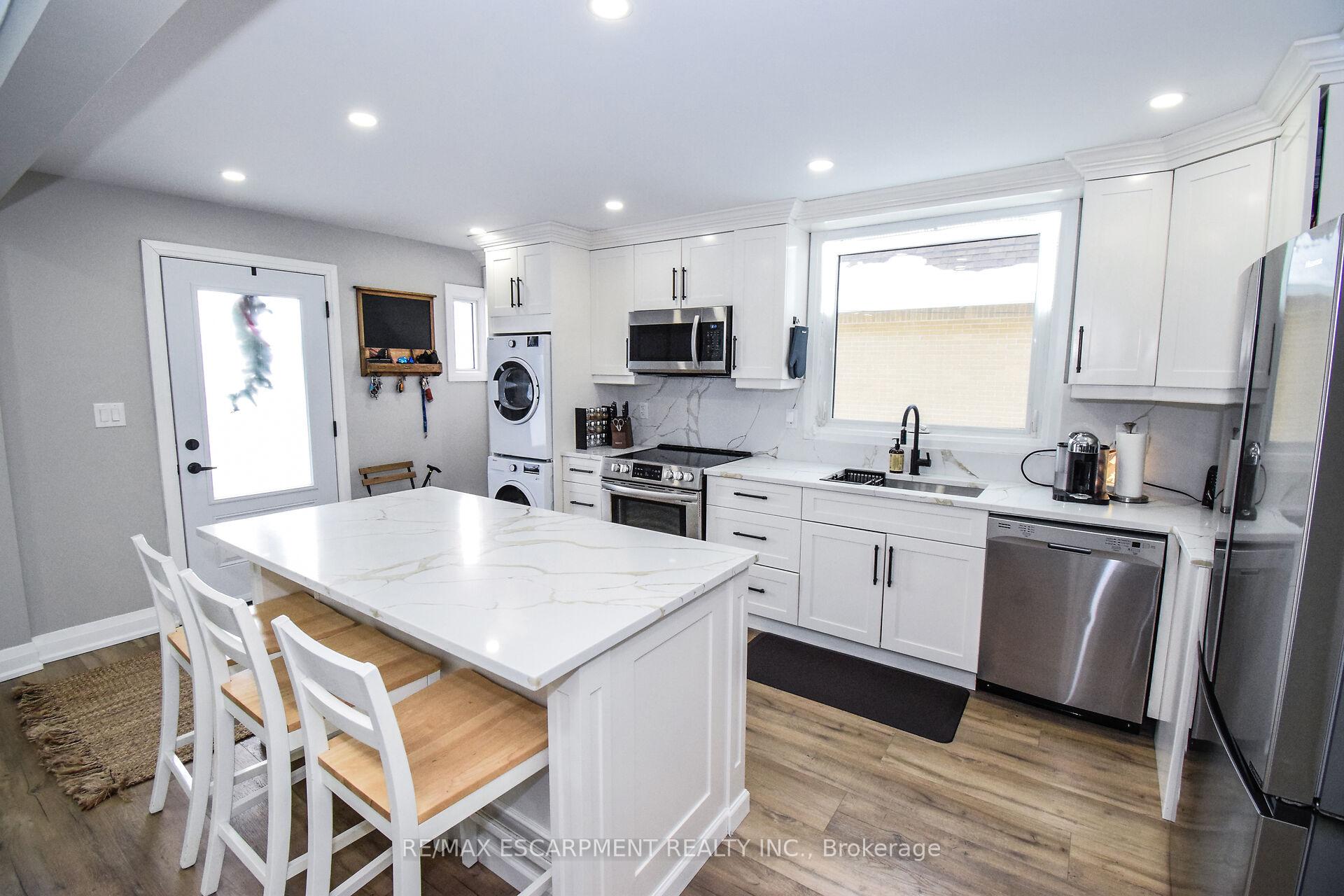Photo 12 of 176 East 43RD Street, Hamilton, Sunninghill — HOMEH