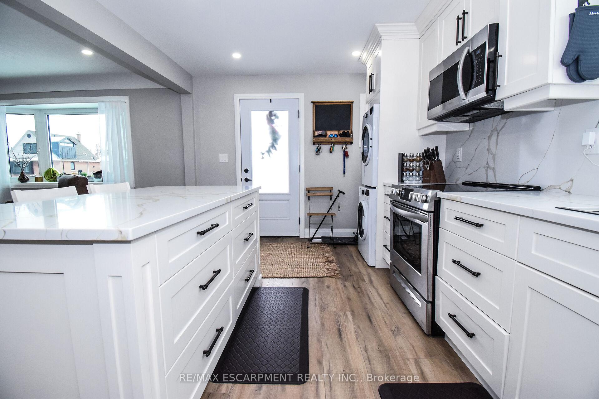 Photo 13 of 176 East 43RD Street, Hamilton, Sunninghill — HOMEH