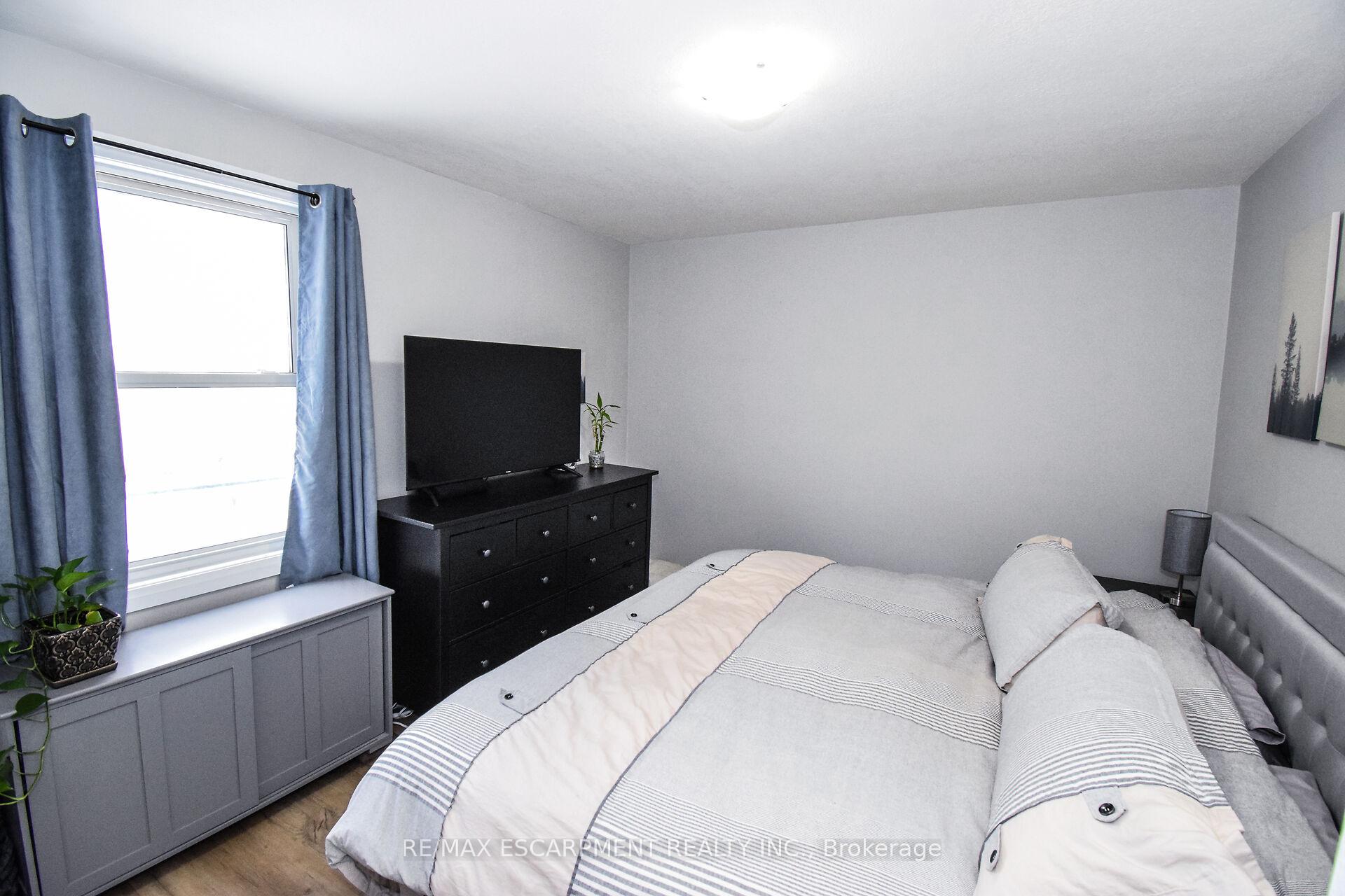 Photo 18 of 176 East 43RD Street, Hamilton, Sunninghill — HOMEH