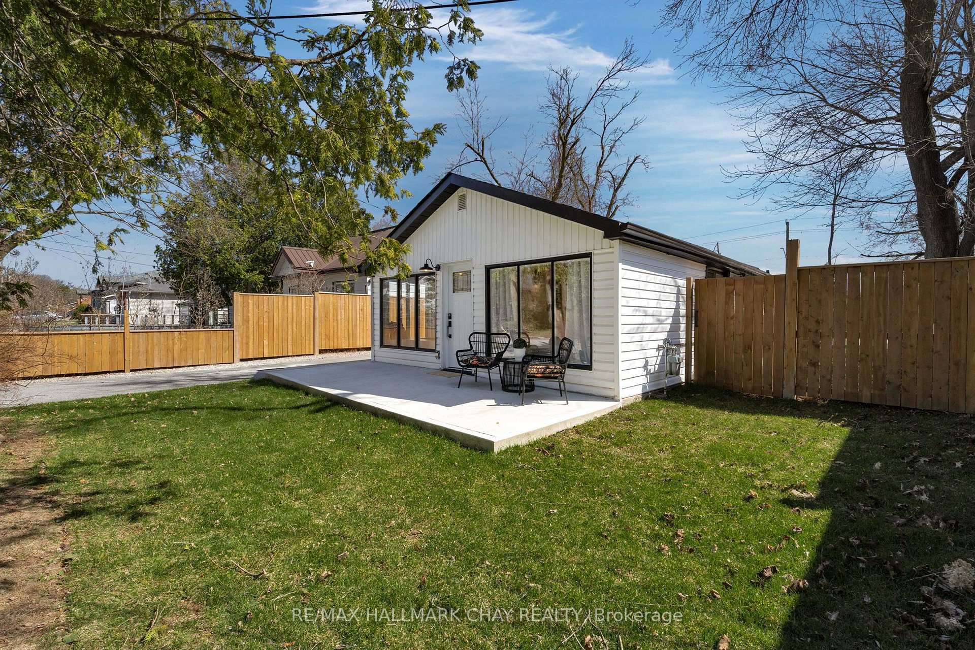 Photo 3 of 207 Southview Road, Barrie, South Shore — HOMEH