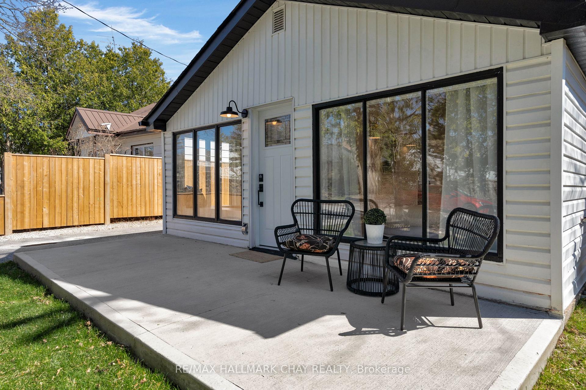 Photo 5 of 207 Southview Road, Barrie, South Shore — HOMEH