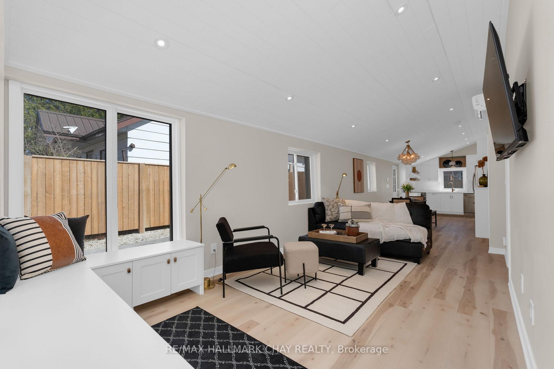 Photo 6 of 207 Southview Road, Barrie, South Shore — HOMEH