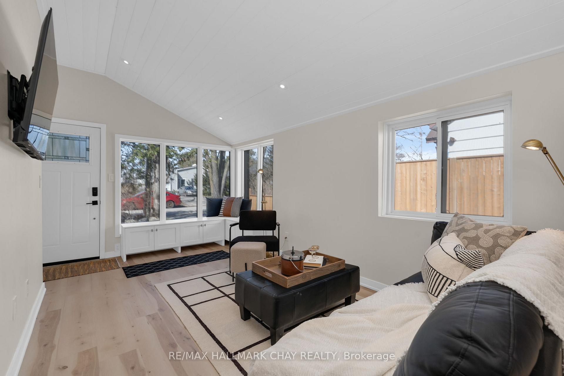 Photo 7 of 207 Southview Road, Barrie, South Shore — HOMEH
