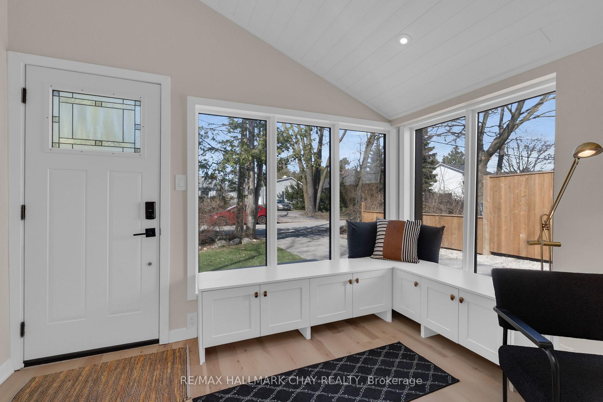 Photo 8 of 207 Southview Road, Barrie, South Shore — HOMEH