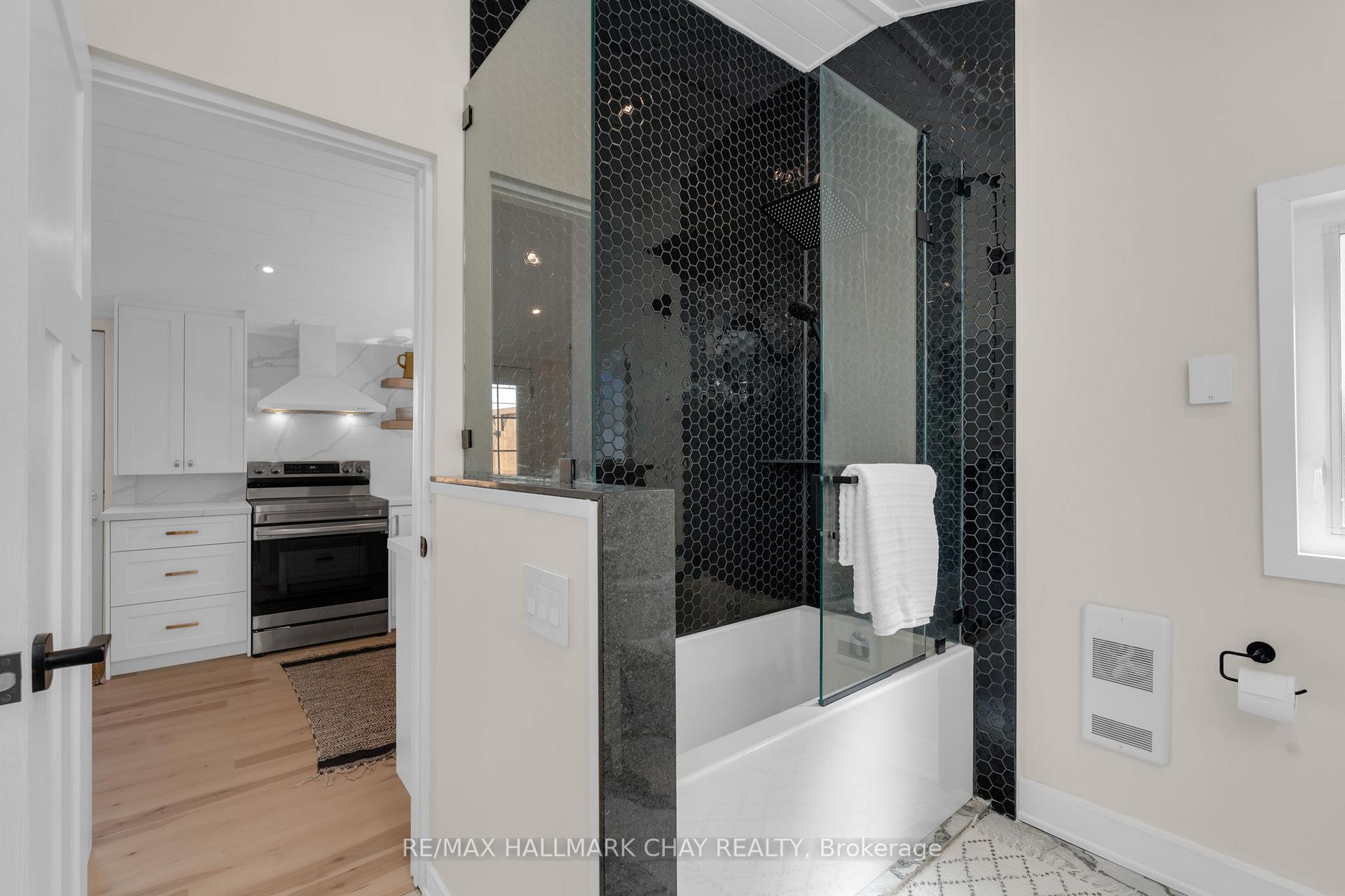 Photo 13 of 207 Southview Road, Barrie, South Shore — HOMEH
