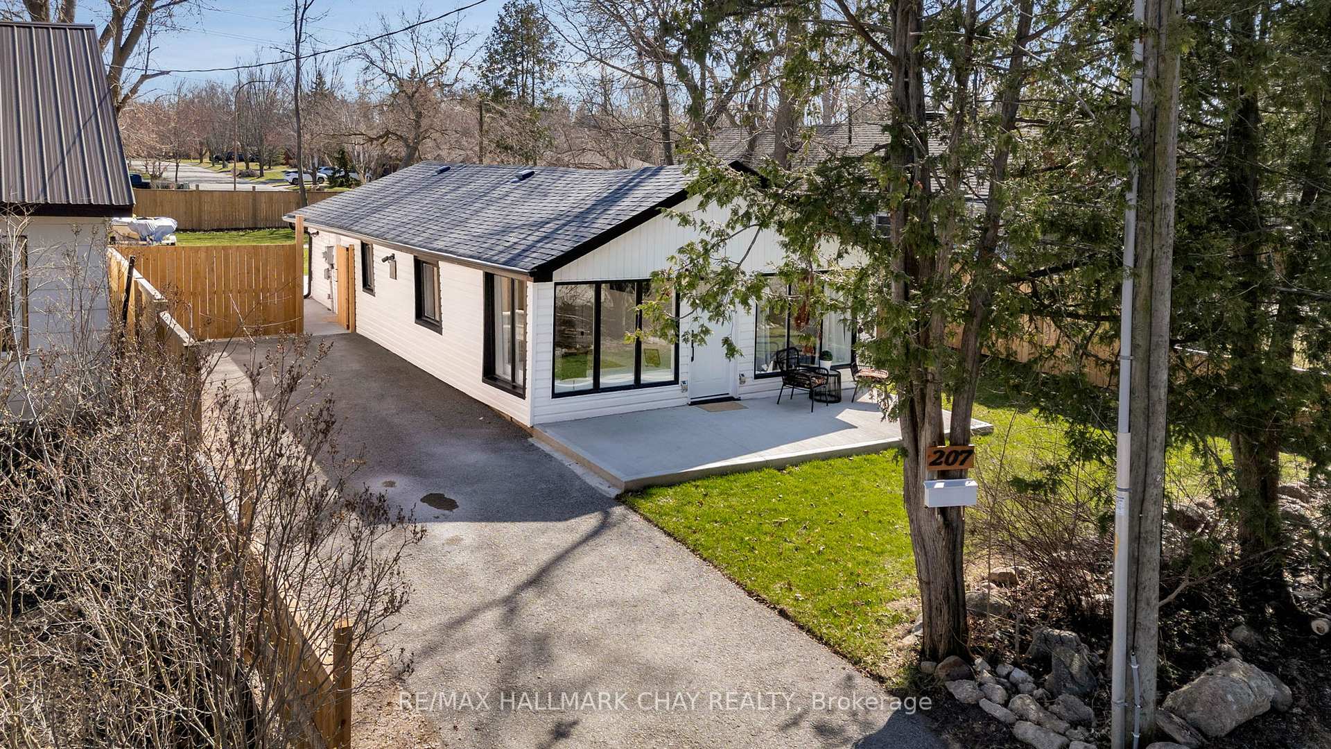 Photo 18 of 207 Southview Road, Barrie, South Shore — HOMEH