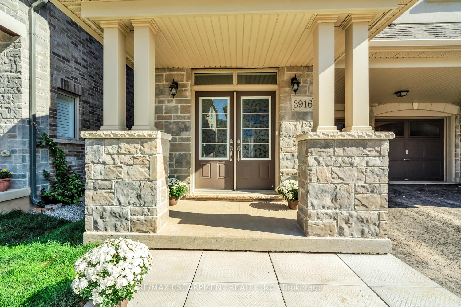Photo 2 of 3916 Koenig Road, Burlington, Alton — HOMEH