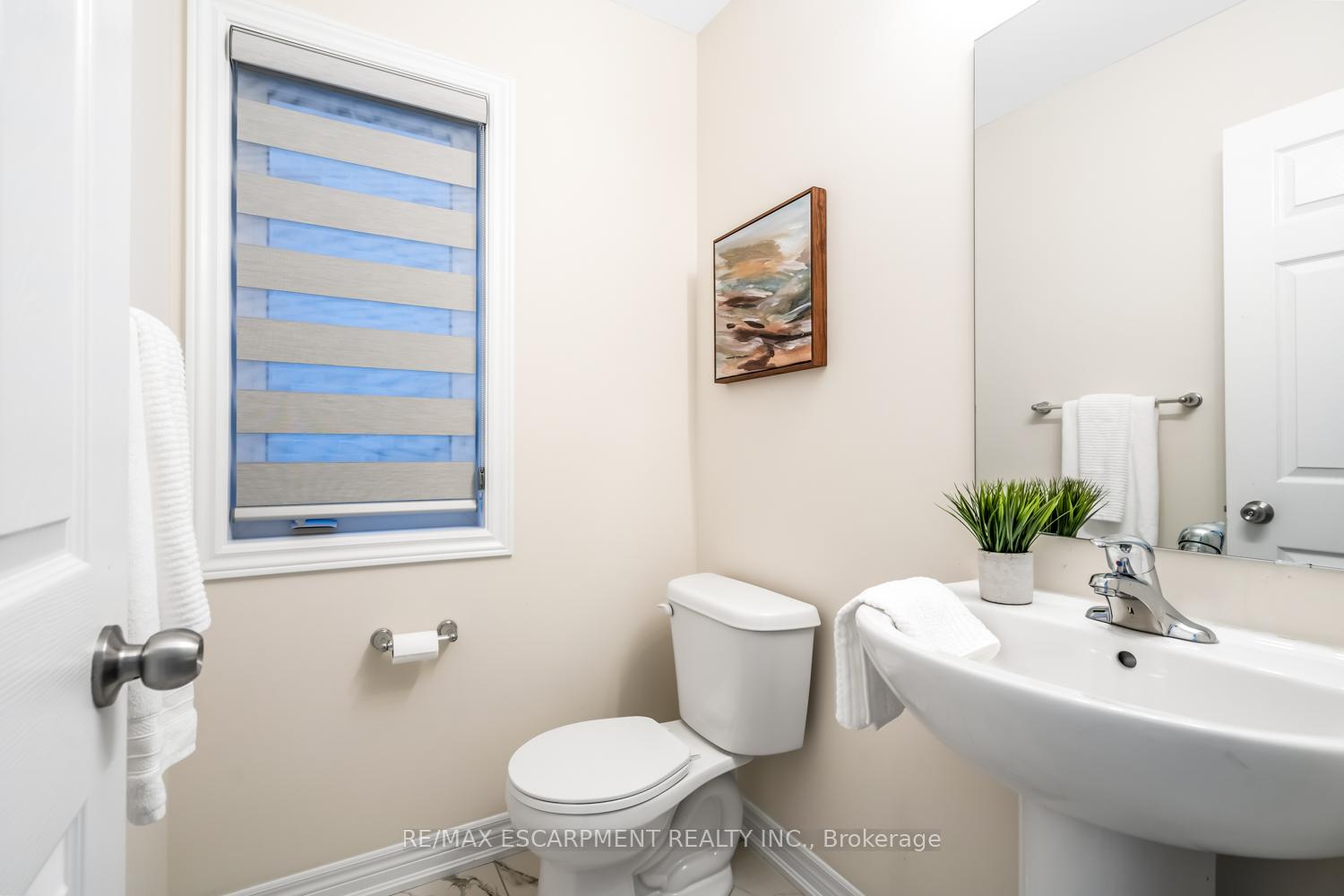 Photo 4 of 3916 Koenig Road, Burlington, Alton — HOMEH