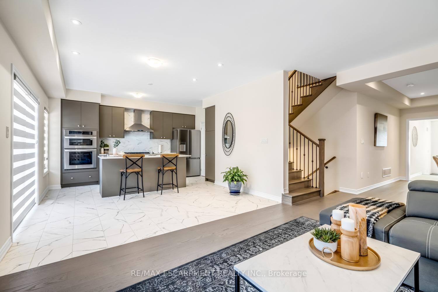 Photo 11 of 3916 Koenig Road, Burlington, Alton — HOMEH