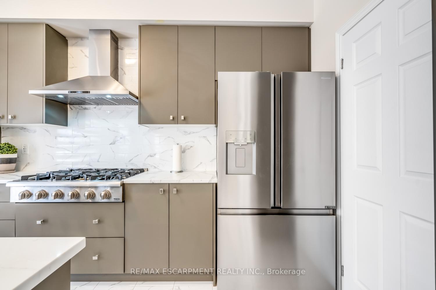 Photo 16 of 3916 Koenig Road, Burlington, Alton — HOMEH