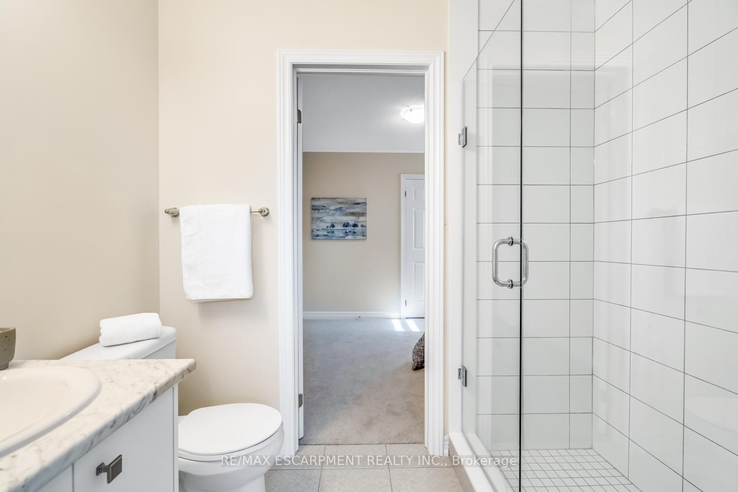 Photo 25 of 3916 Koenig Road, Burlington, Alton — HOMEH