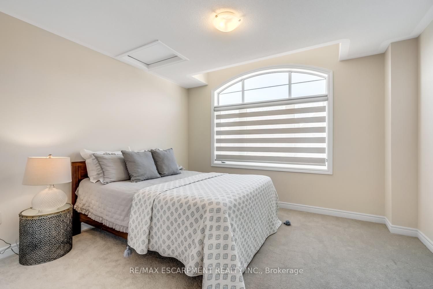 Photo 26 of 3916 Koenig Road, Burlington, Alton — HOMEH