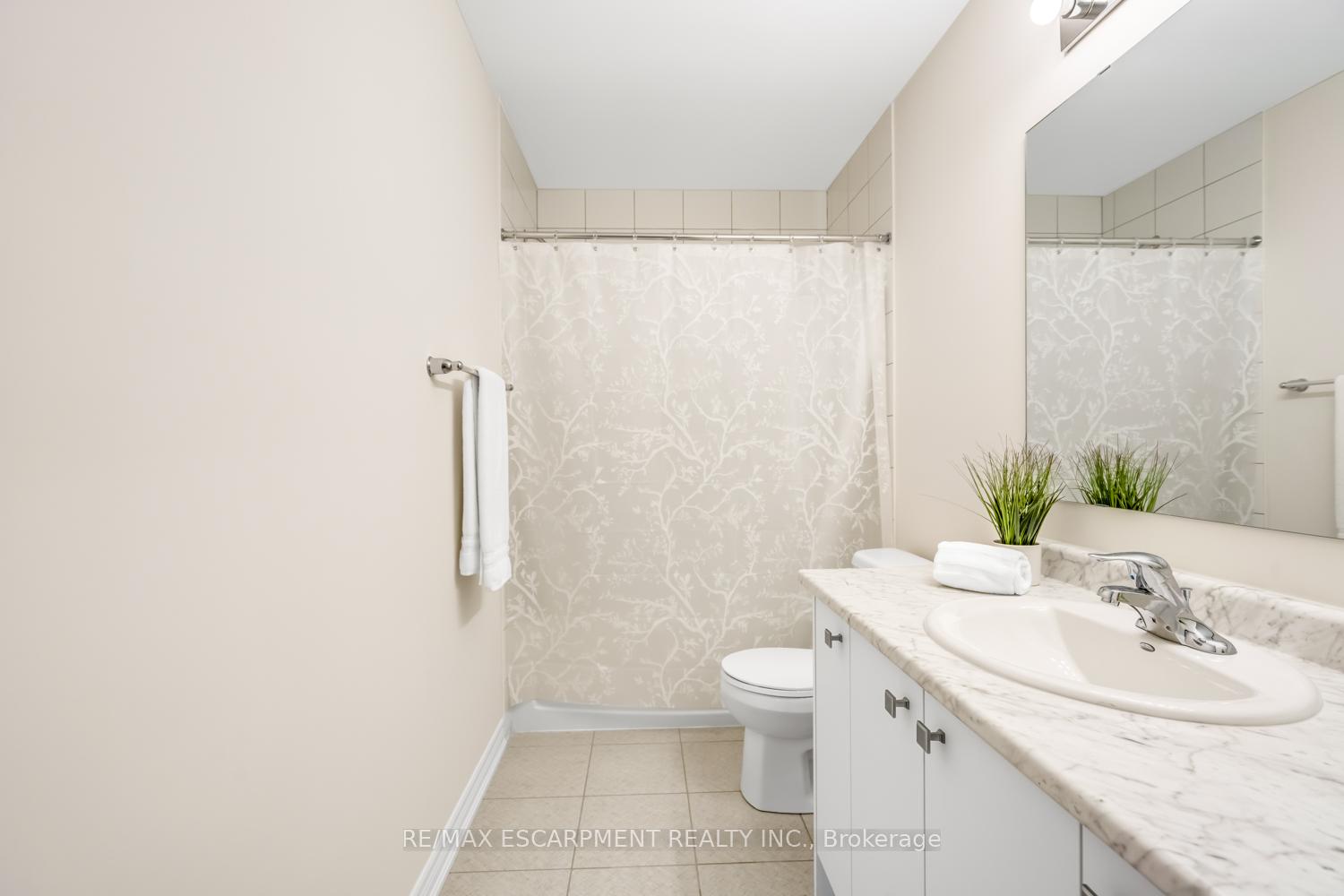 Photo 34 of 3916 Koenig Road, Burlington, Alton — HOMEH