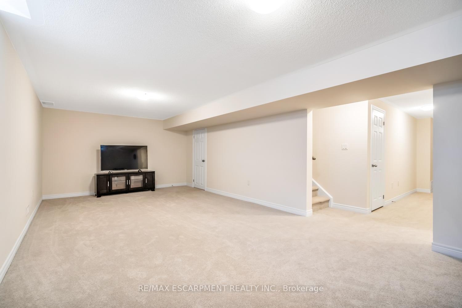 Photo 38 of 3916 Koenig Road, Burlington, Alton — HOMEH
