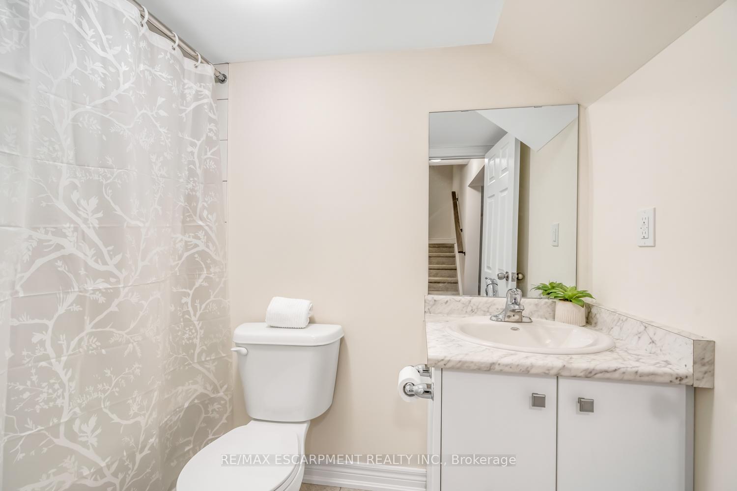 Photo 39 of 3916 Koenig Road, Burlington, Alton — HOMEH