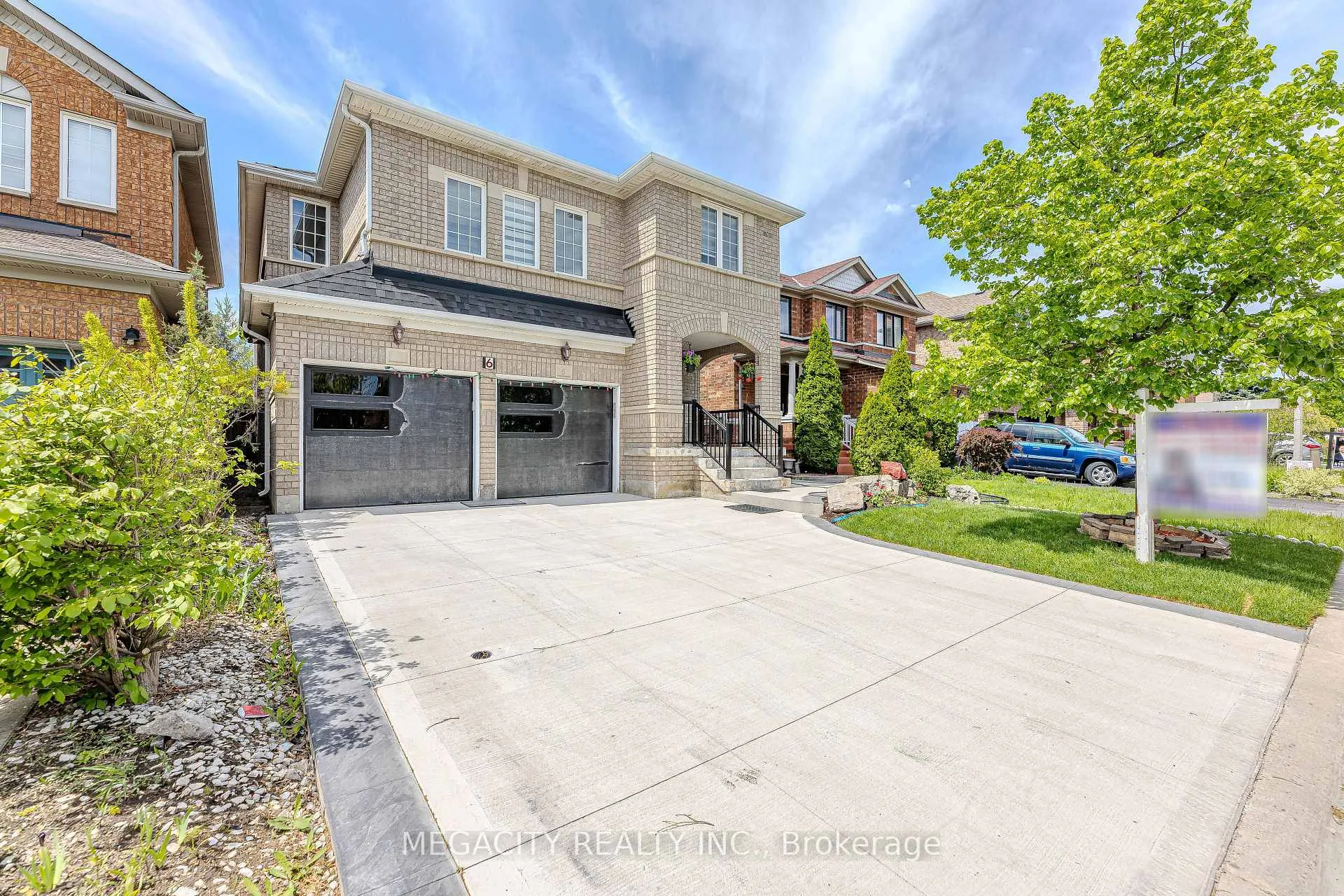 Photo 2 of 6 Linderwood Drive, Brampton, Fletcher's Meadow — HOMEH