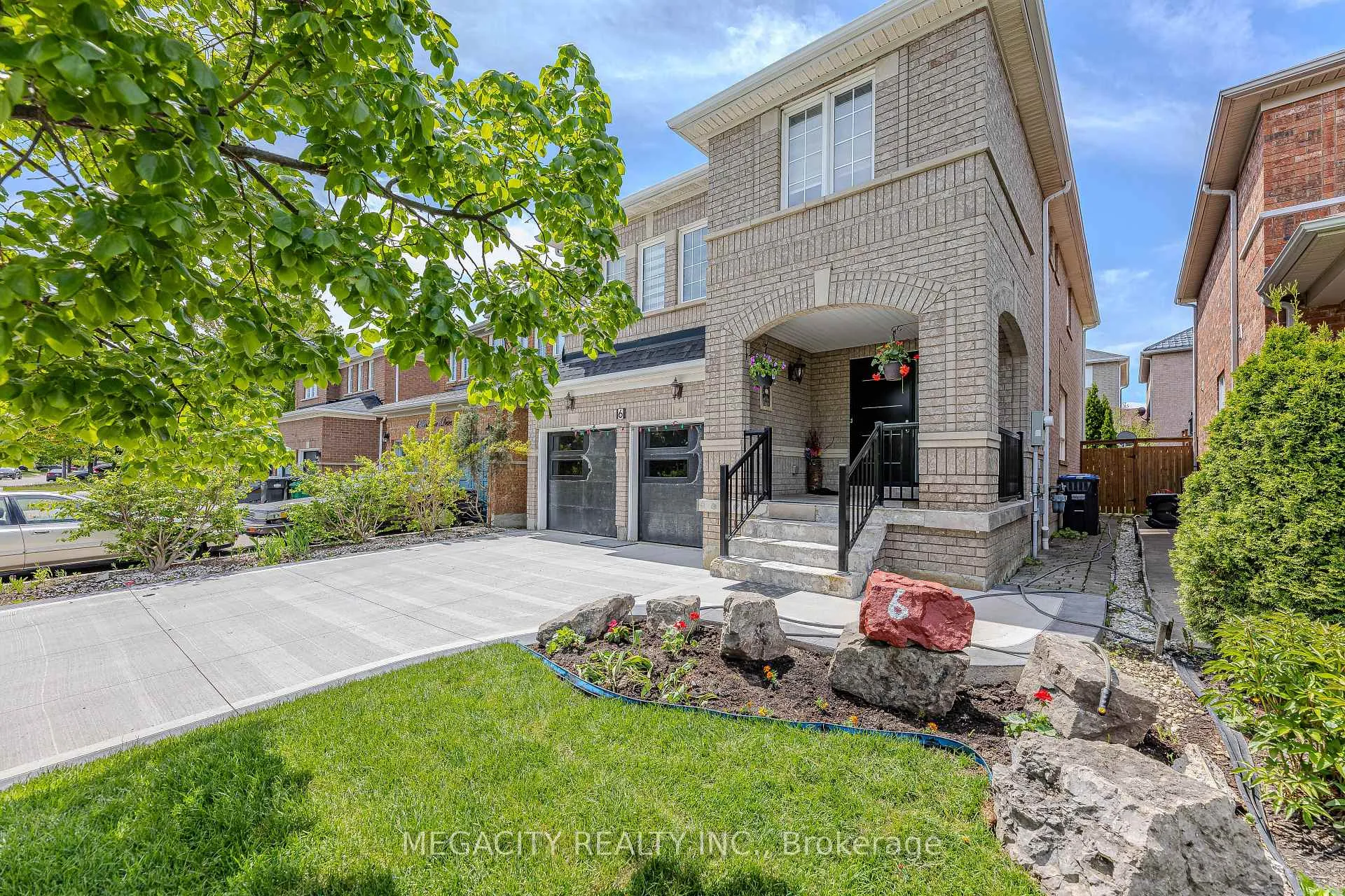 Photo 4 of 6 Linderwood Drive, Brampton, Fletcher's Meadow — HOMEH