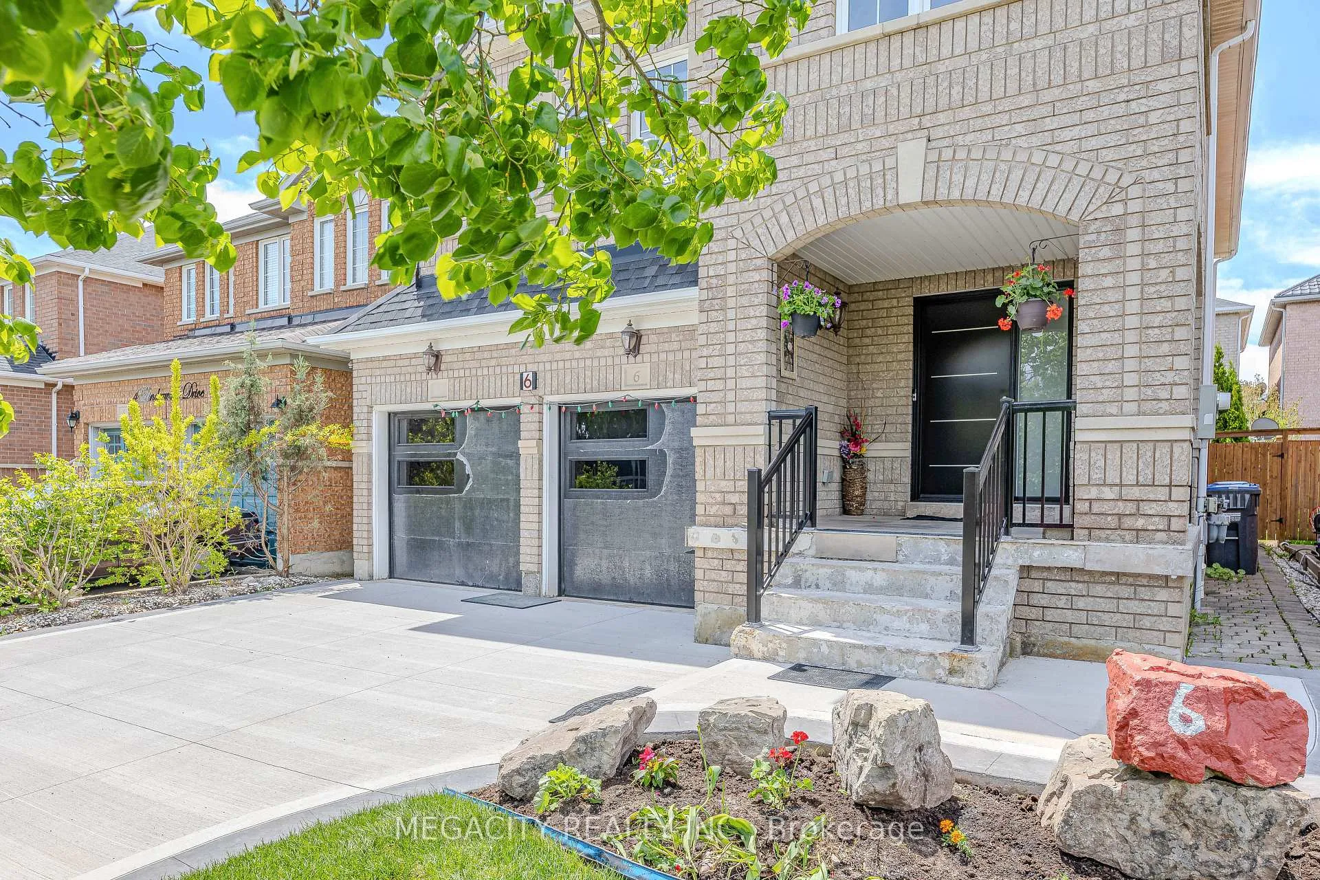 Photo 5 of 6 Linderwood Drive, Brampton, Fletcher's Meadow — HOMEH