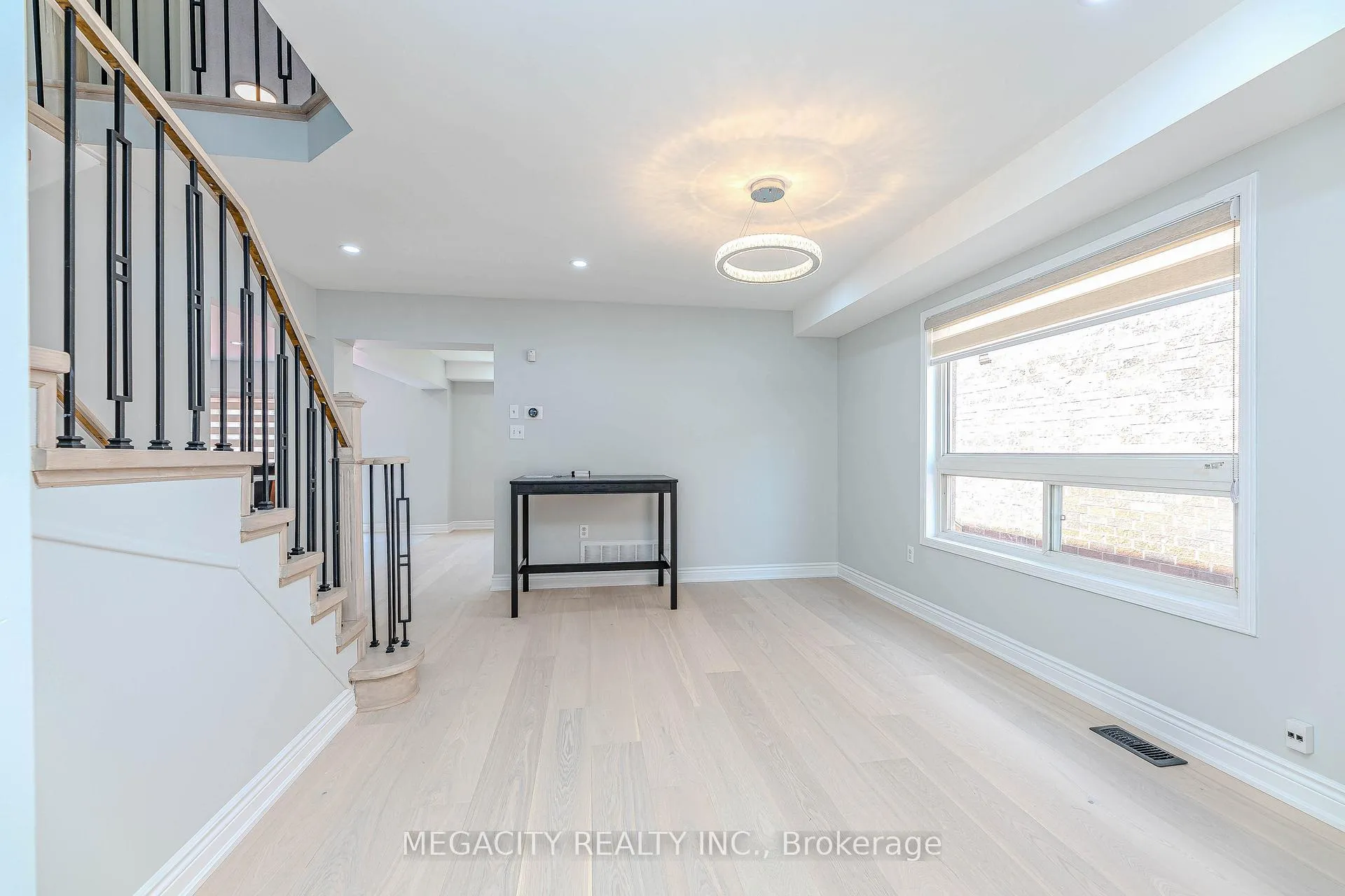 Photo 10 of 6 Linderwood Drive, Brampton, Fletcher's Meadow — HOMEH
