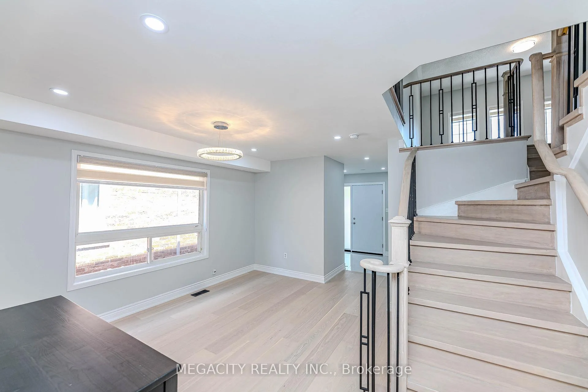 Photo 11 of 6 Linderwood Drive, Brampton, Fletcher's Meadow — HOMEH