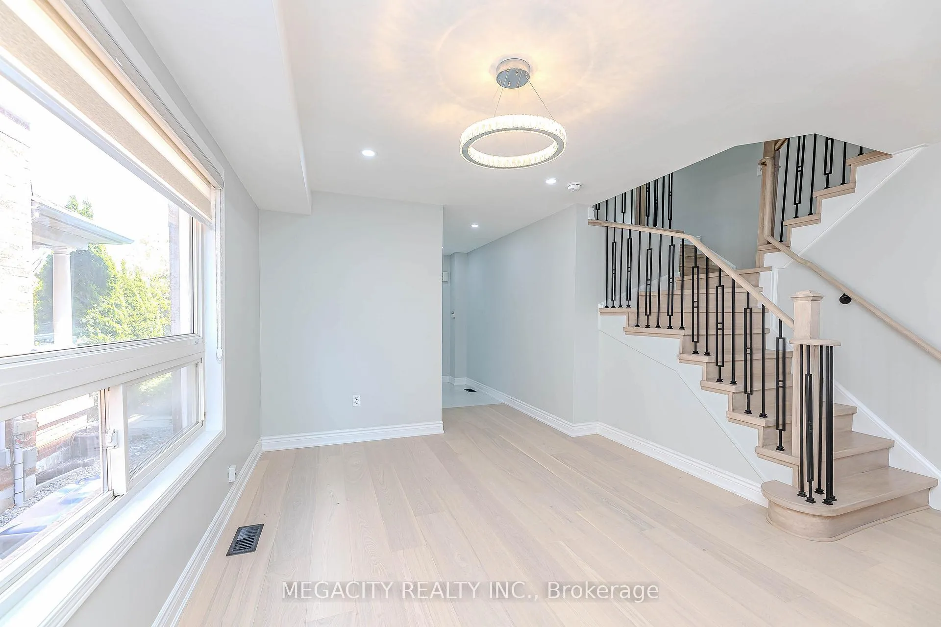 Photo 12 of 6 Linderwood Drive, Brampton, Fletcher's Meadow — HOMEH